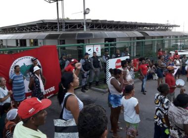 São Sebastião do Passé: Mulheres do MST ocupam entrada de refinaria da Petrobras