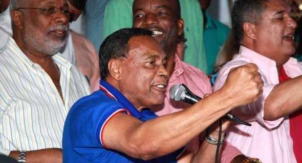 Prefeito Evandro está sem pagar bolsa auxilio dos universitários há três meses