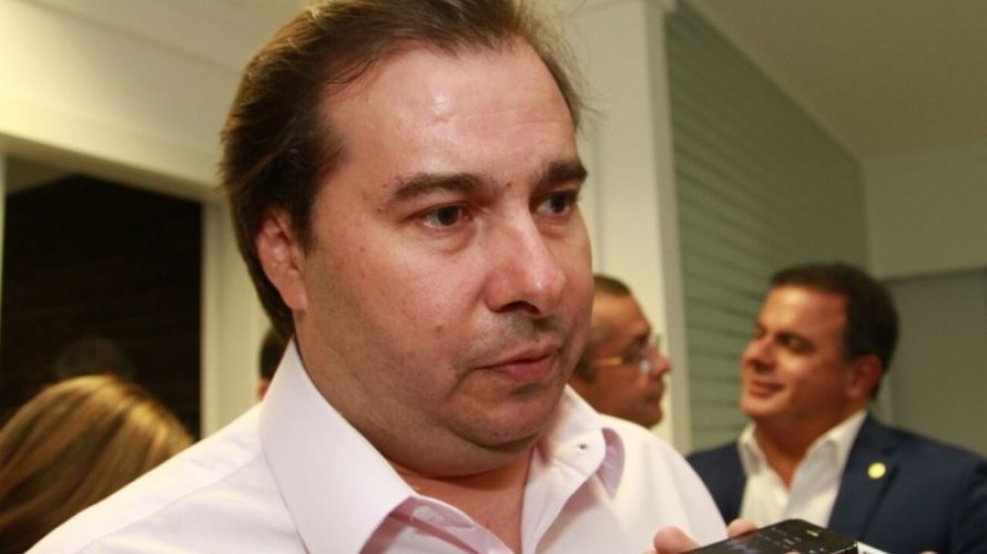 Maia defende uso de fundo da Petrobras para combater queimadas