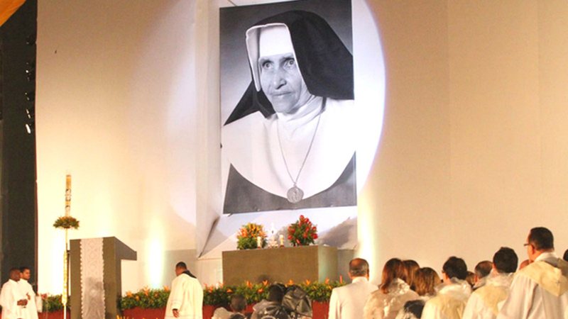 Biografia sobre Irmã Dulce será lançada nesta segunda em Salvador