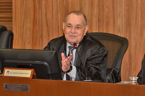 Gesivaldo Brito manteve ontem liminar que dá direito às empresas São Luiz e Falcão Real operarem linhas de ônibus