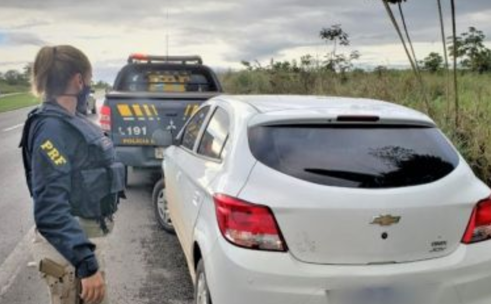 Candeias: Homem é preso com carro clonado e documentos falsos na BR 324