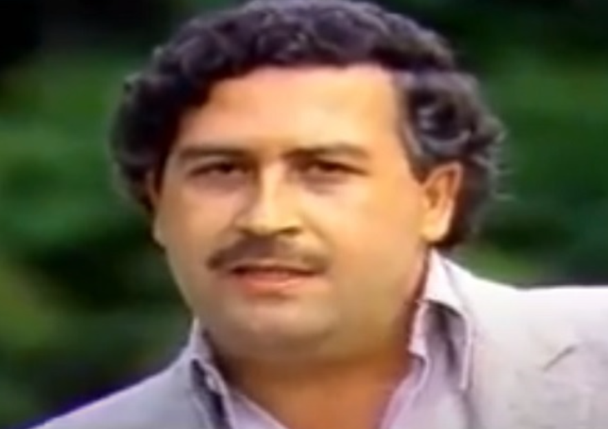 Sobrinho de Pablo Escobar encontra R$ 100 milhões em parede de apartamento do tio