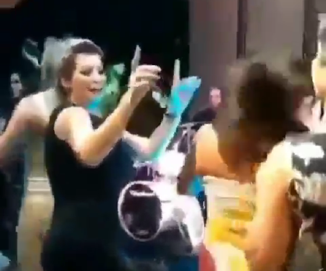 Deputada que votou em Baleia é flagrada toda animada e sem máscara em festa de Arthur Lira