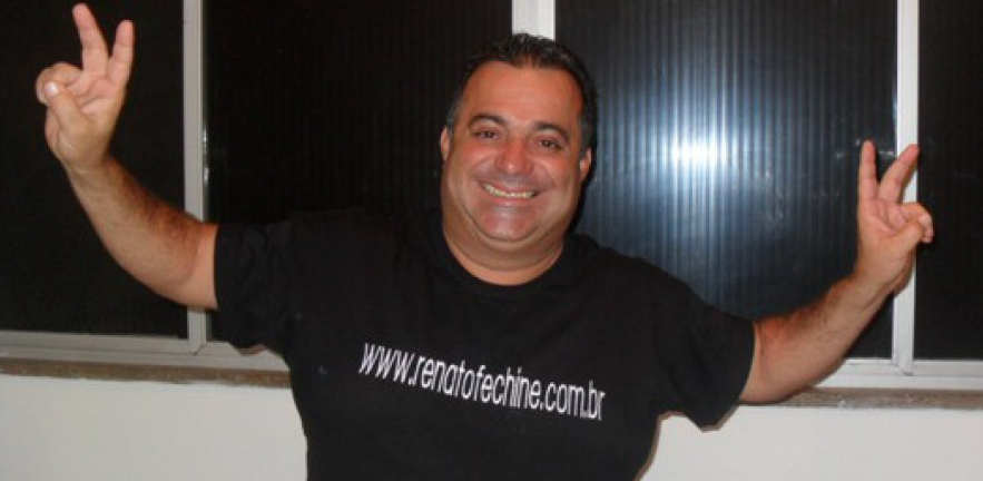 Morre o cantor e humorista Renato Fechine