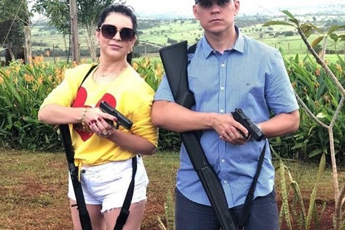 Dayane Pimentel agora tenta surfar na onda anti-bolsonarista para tentar se reeleger