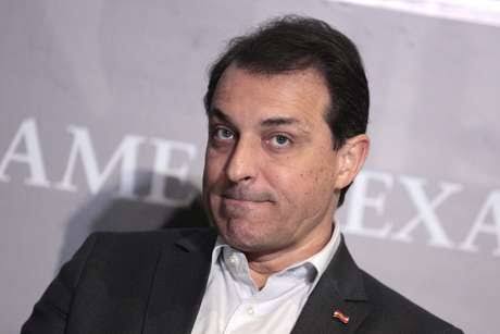 Governador de Santa Catarina é afastado por compra de respiradores fantasmas