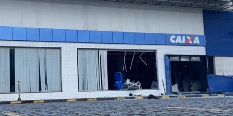 URGENTE! Bandidos explodem agência no Largo do Tanque, em Salvador