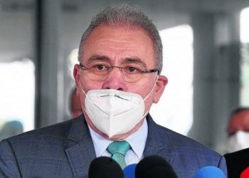 Ministro da Saúde diz que vai distribuir 16 milhões de vacinas até segunda (03/05)