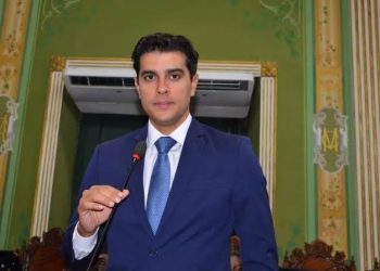 Dayane Pimentel de saia, o filhote do carlismo também quer virar deputado Federal