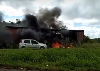 Candeias: Caminhão de cerveja pega fogo em Menino Jesus