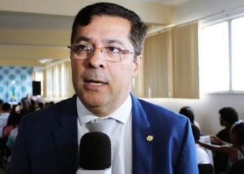 Vereador denuncia empresa fantasma e rachadinha na Câmara de Feira de Santana