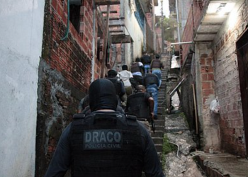 Polícia faz operação contra suspeitos de roubos a bancos em Salvador e RMS