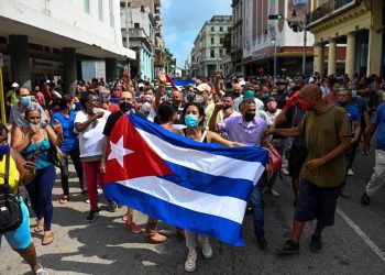 Liberdade! Cubanos fazem protesto contra o governo comunista ditador