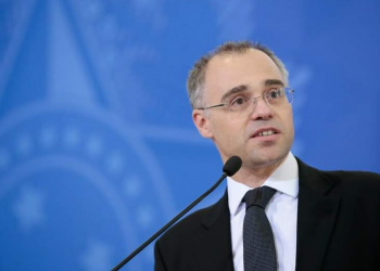 Jair Bolsonaro indica André Mendonça para o STF