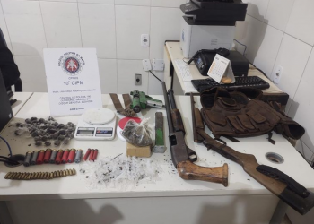Armas e drogas são apreendidas em São Sebastião do Passé
