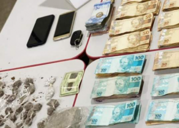 Dois são presos por tráfico de drogas em Candeias