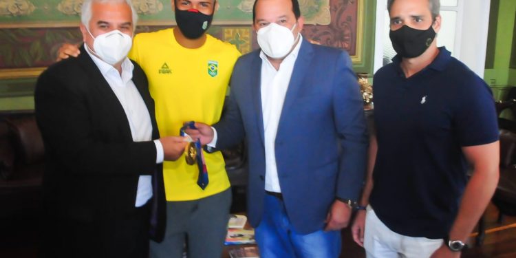 Campeão olímpico Herbert Conceição receberá Medalha Thomé de Souza na Câmara de Salvador