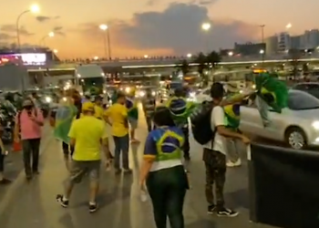 Bolsonaristas invadem Brasília na véspera do feriado