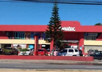 Homens armados roubam carro e assaltam shopping no Cabula