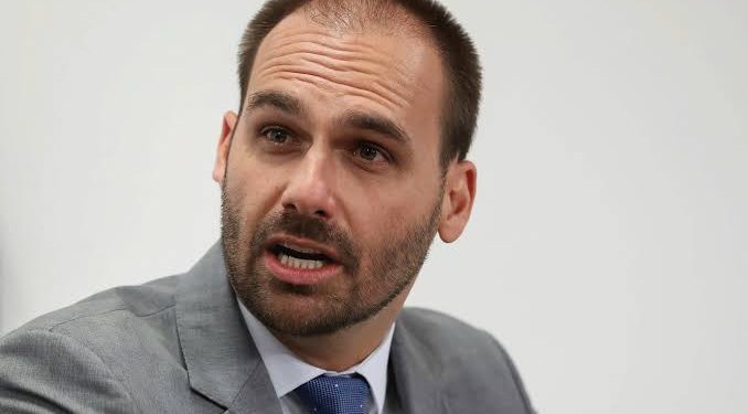 Eduardo Bolsonaro critica a Lei Paulo Gustavo que destina R$ 4 bilhões para os Estados e Municípios fazerem a farra