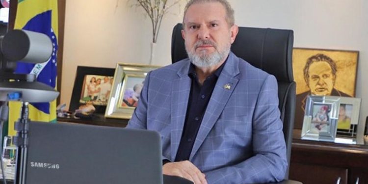 PF amanhece na casa de governador e STJ determina o afastamento