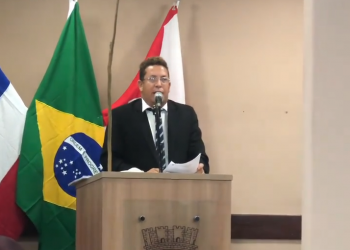 Vereador da “rachadinha” que desviou dinheiro público bloqueou o editor-chefe do site Tia Cândia