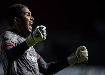 Vitória goleia o Vasco no São Januário