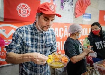Quentinha de camarão em acampamento do MSTS e MST
