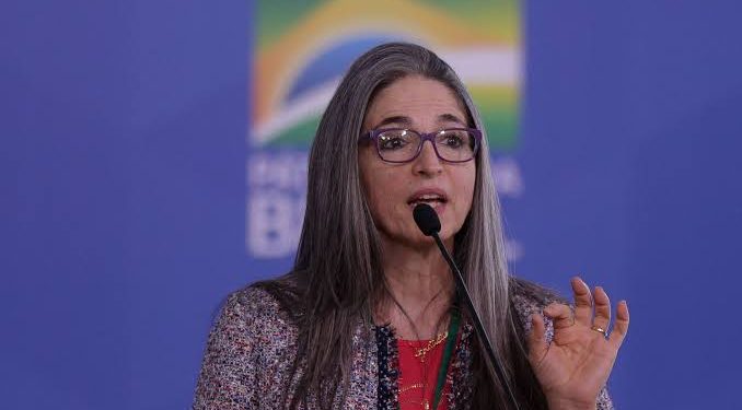 “Não concordo com doutrinação em sala de aula”, diz a Dra. Raíssa Soares sobre o caso do Colégio Estadual Thales de Azevedo    
