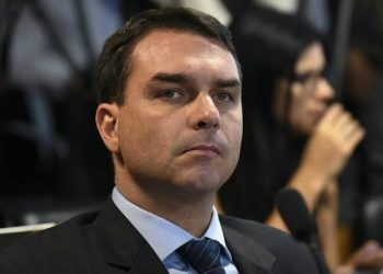 STJ anula decisões contra Flávio Bolsonaro