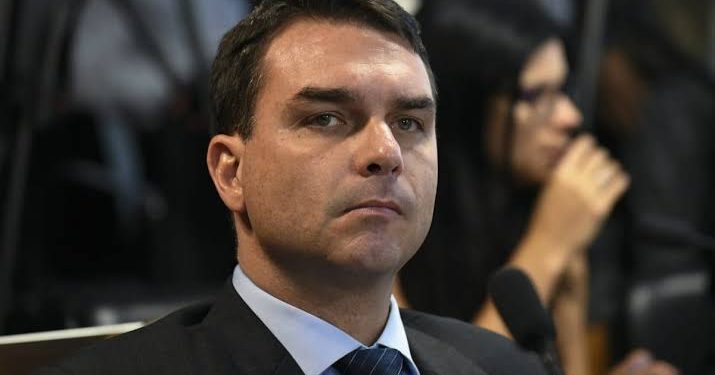 STJ anula decisões contra Flávio Bolsonaro