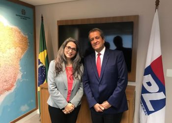 Dra. Raissa Soares assina ficha de filiação do PL