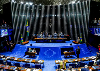 Senado aprova PEC dos Precatórios que viabiliza Auxílio Brasil de R$ 400