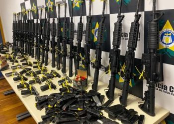 Fuzis que seriam vendidos à maior facção criminosa do Rio de Janeiro são apreendidos