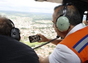 Cidades devastadas por chuvas vão receber mais recursos, diz ministro