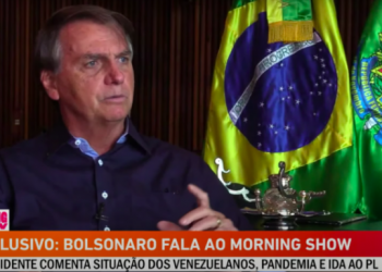 Bolsonaro afirma em entrevista que lockdown foi uma ação orquestrada para desgastar seu governo e sua imagem