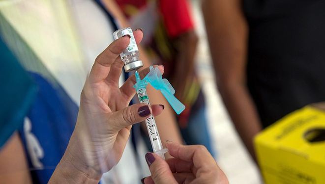 Vacina contra gripe é retomada nesta terça (18) em Salvador