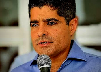 O aniversariante do dia, ACM Neto, pode ter o apoio do ministro João Roma