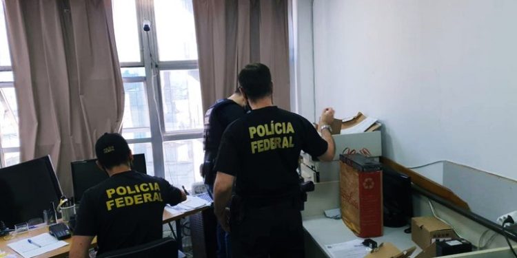 PF deflagra operações TURFE e BRUTIUM contra o tráfico internacional de drogas no Rio de Janeiro