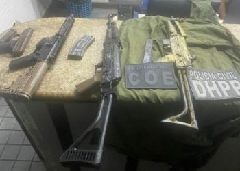 Fuzis, submetralhadora e pistola são apreendidas em Salvador