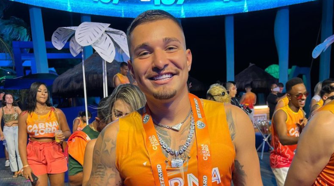 Com direito a dança ousada, MC Gui pega geral em festa na Bahia e é flagrado com várias