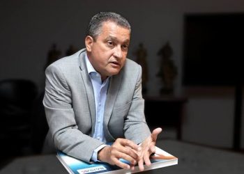 “O governo tenta maquiar o escândalo dos respiradores com teatro, fazendo a população acreditar que o problema foi resolvido”