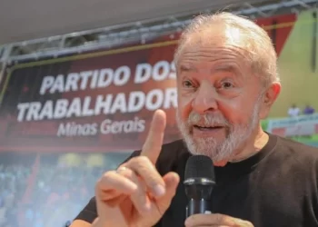 PT vai trabalhar para evitar cassação de vereador que invadiu igreja, afirma Lula