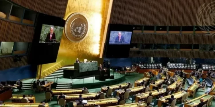 Com voto do Brasil, ONU condena Rússia por invasão à Ucrânia