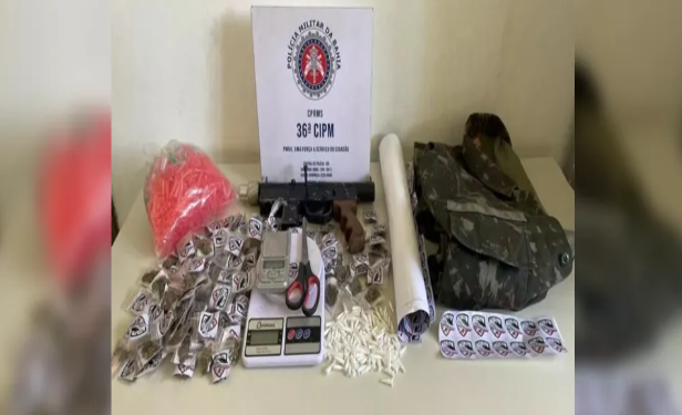 Submetralhadora e drogas são apreendidas durante operação em Dias D’Avila