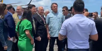 Jair Bolsonaro e comitiva desembarcaram em Salvador