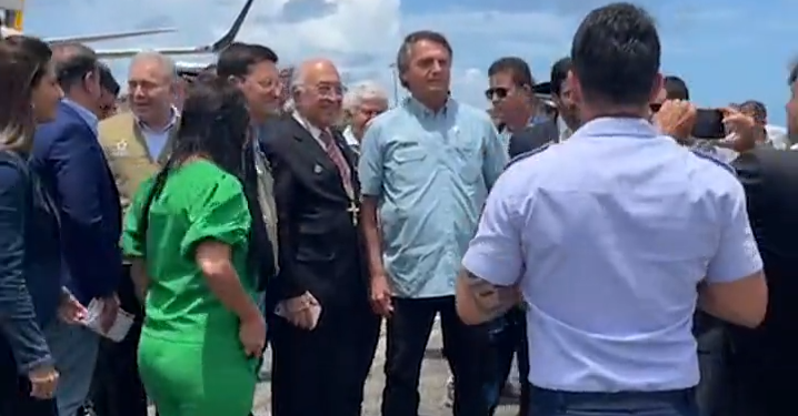 Jair Bolsonaro e comitiva desembarcaram em Salvador