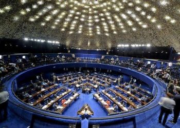 Senado aprova projeto que cria auxílio-gasolina e fundo de estabilização dos preços