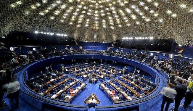 Senado aprova projeto que cria auxílio-gasolina e fundo de estabilização dos preços